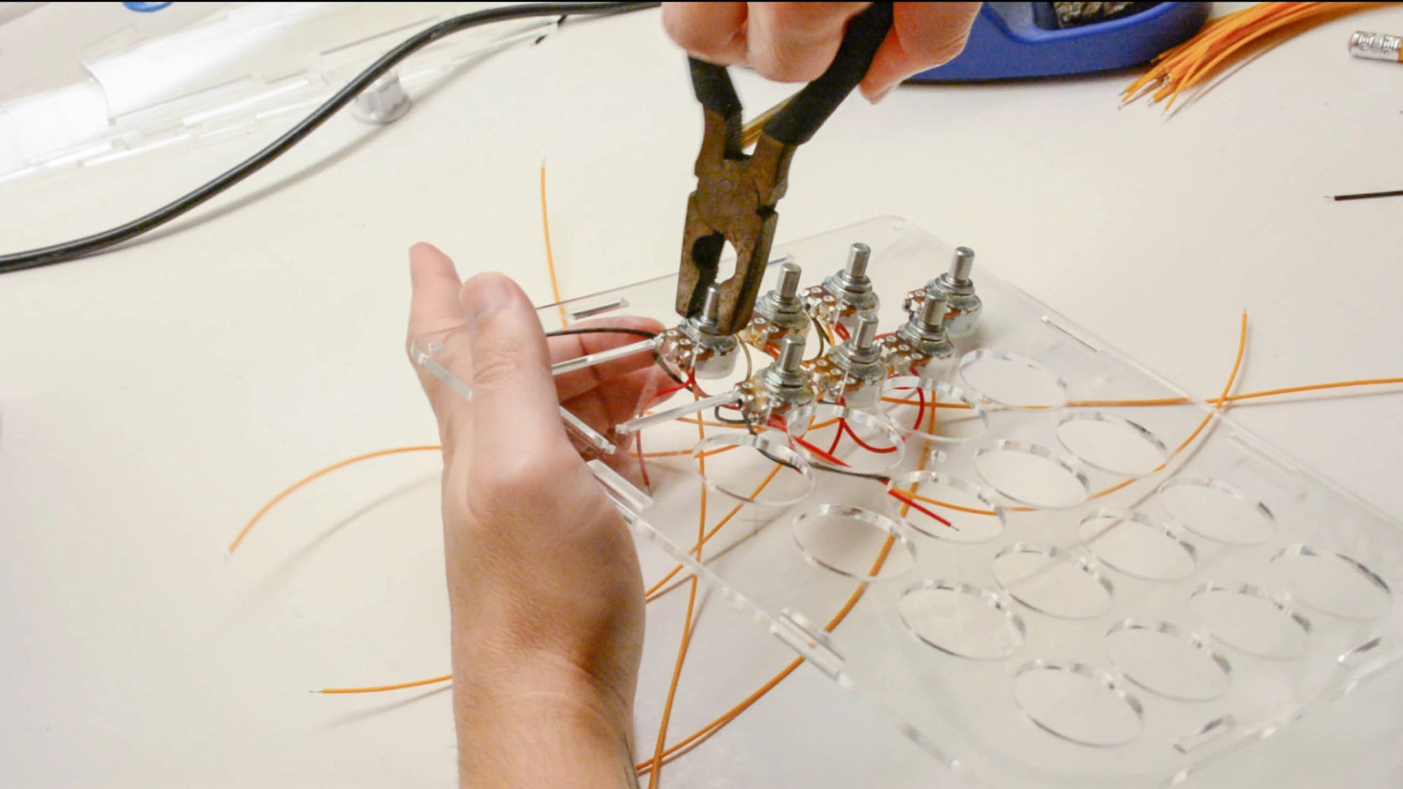 02-potentiometers-enclosure