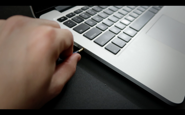 How to use an external mic on a Macbook Pro (2019) – IT WORKS! – The